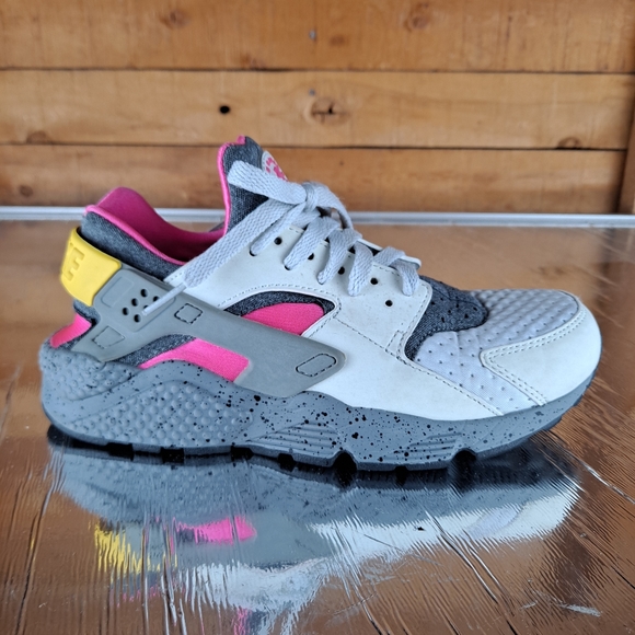 NIKE AIR HURACHE RUN # 852628-002 SIZE 7.5 Womans